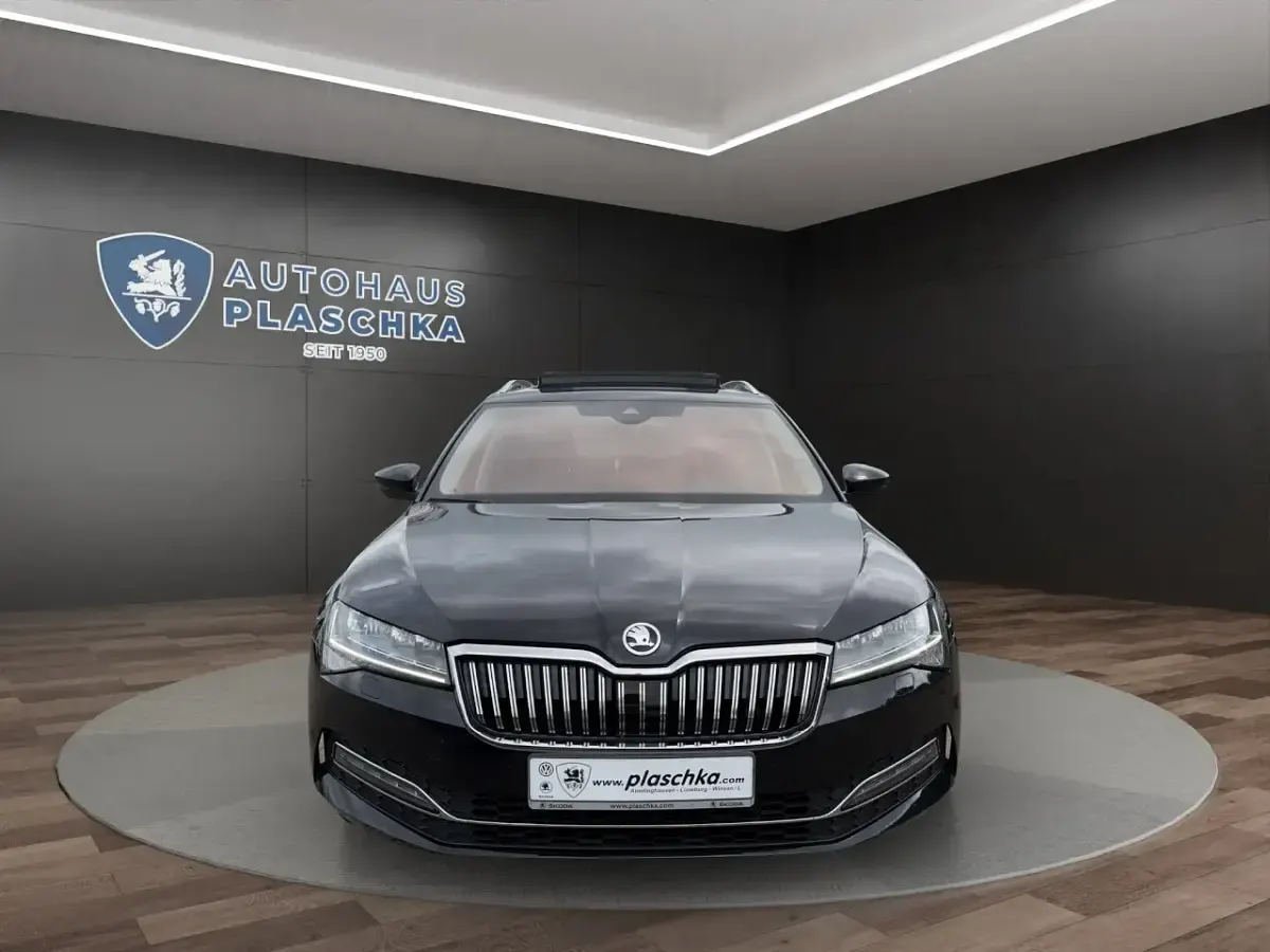 Gebraucht Skoda Superb Style 190 PS (139 kW) 2022 Schwarzmagic perleffekt Kombi