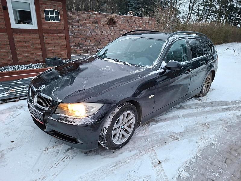 Schwarz Gebraucht 2007 BMW 318 Kombi | 2.250 € - Bild 1/4