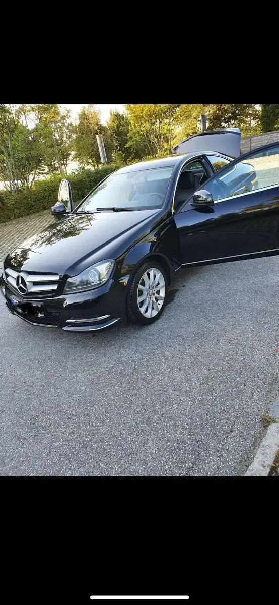 Gebraucht Mercedes C180 156 PS (114 kW) 2014 Schwarz Coupé