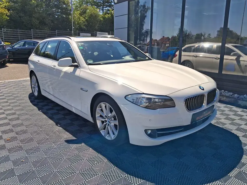 Gebraucht BMW 535 Sport Line 313 PS (230 kW) 2013 Weiß Kombi