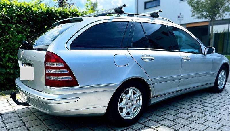 Silber Gebraucht 2002 Mercedes C200 Avantgarde Kombi | 1.777 € (Guter Preis) - Bild 1/4