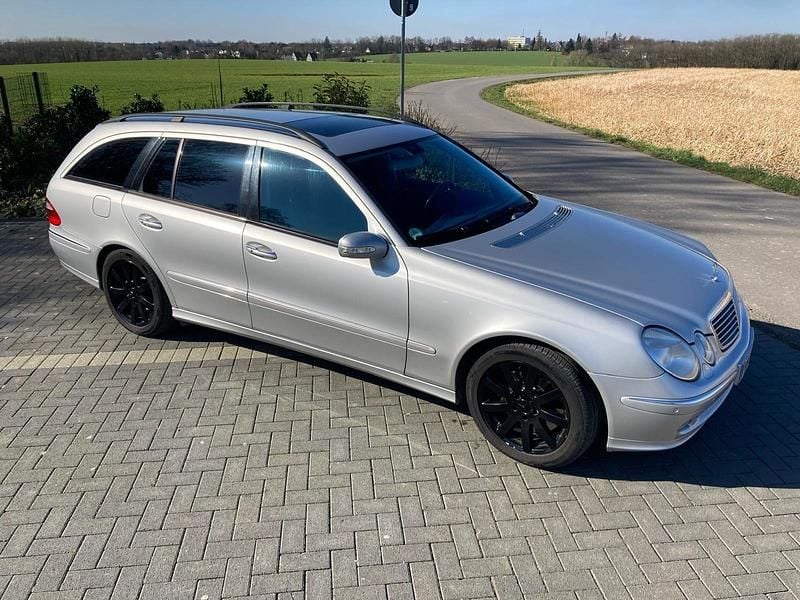 Gebraucht Mercedes E500 306 PS (225 kW) 2003 Silber Kombi