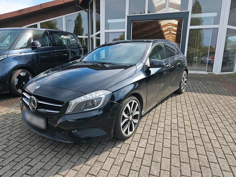 Schwarz Gebraucht 2013 Mercedes A220 Urban Limousine | 14.500 € (Etwas zu teuer) - Bild 1/4