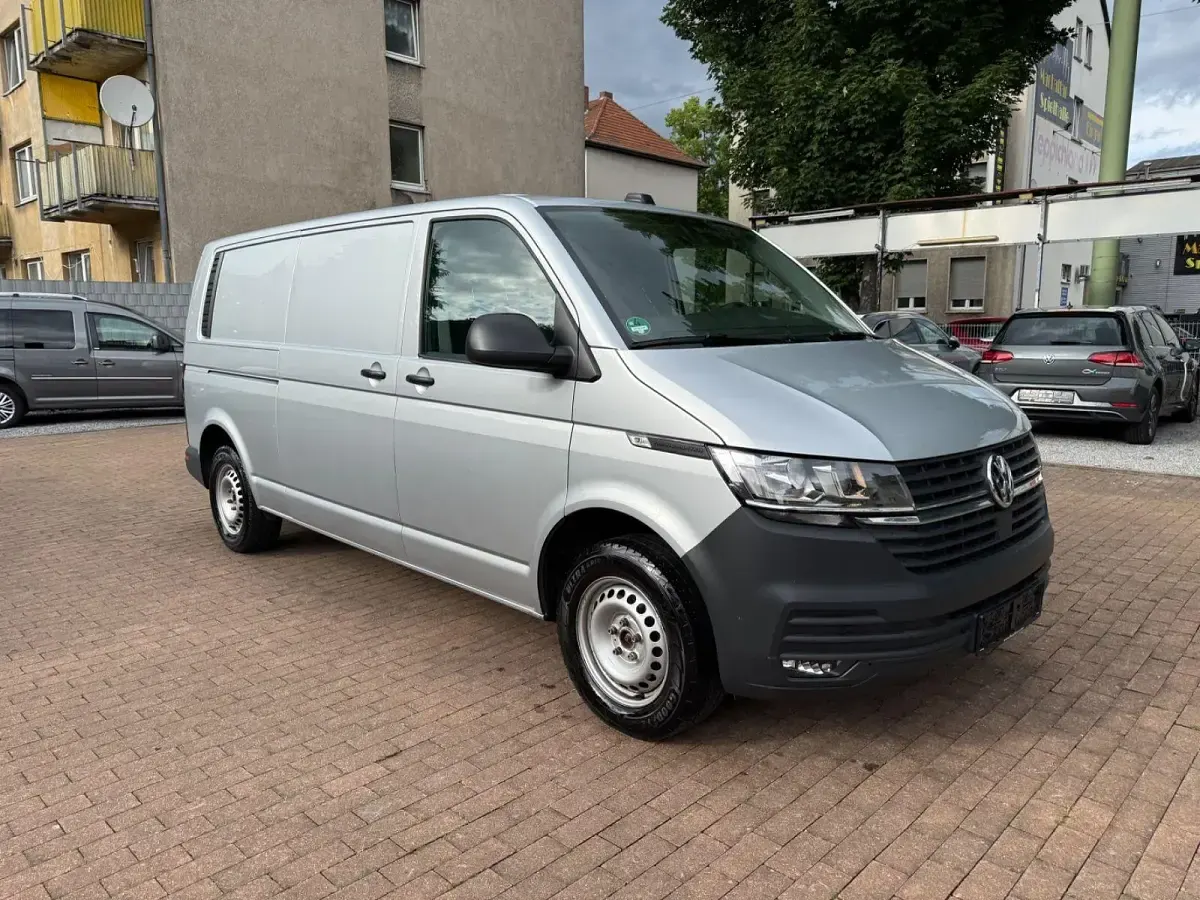 Gebraucht VW Transporter 150 PS (110 kW) 2023 Silber Van