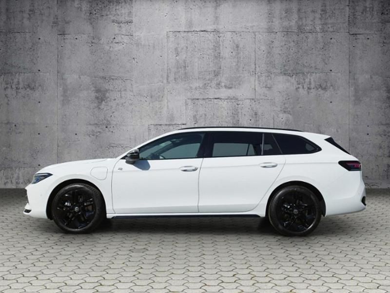 Gebraucht VW Passat IQ Drive 272 PS (200 kW) 2025 Pure white Kombi