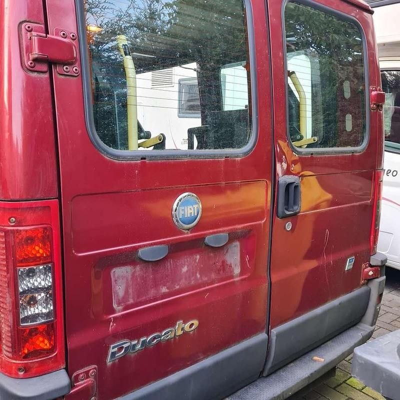 Rot Gebraucht 2006 Fiat Ducato 15 Van | 2.100 € - Bild 1/4