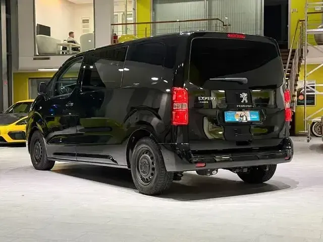 Gebraucht Peugeot Expert Premium 180 PS (132 kW) 2022 Schwarz Van