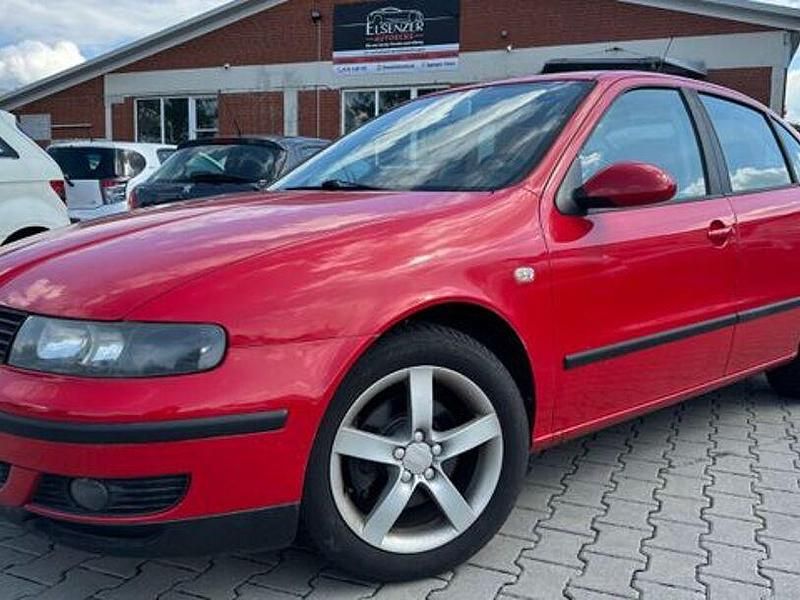 Rot Gebraucht 2004 Seat Leon Limousine | 2.499 € (Etwas zu teuer) - Bild 1/4