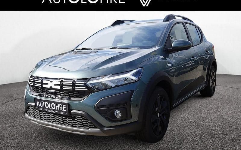 Zeder grün Neu 2025 Dacia Sandero Expression Kleinwagen | 19.470 € (Fairer Preis) - Bild 1/4