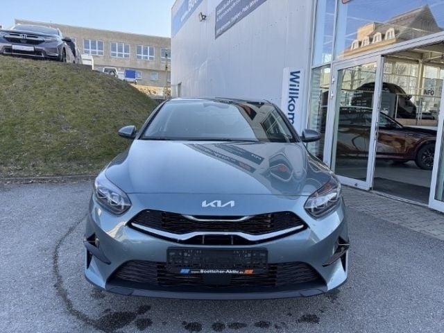 Neu Kia Ceed 140 PS (102 kW) 2025 Grau Kleinwagen