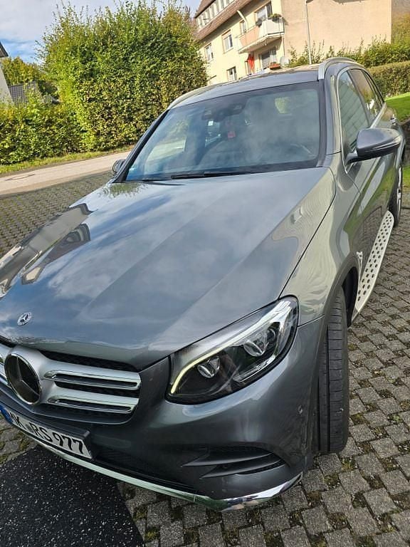 Grau Gebraucht 2019 Mercedes GLC250 SUV | 25.900 € (Guter Preis) - Bild 1/4