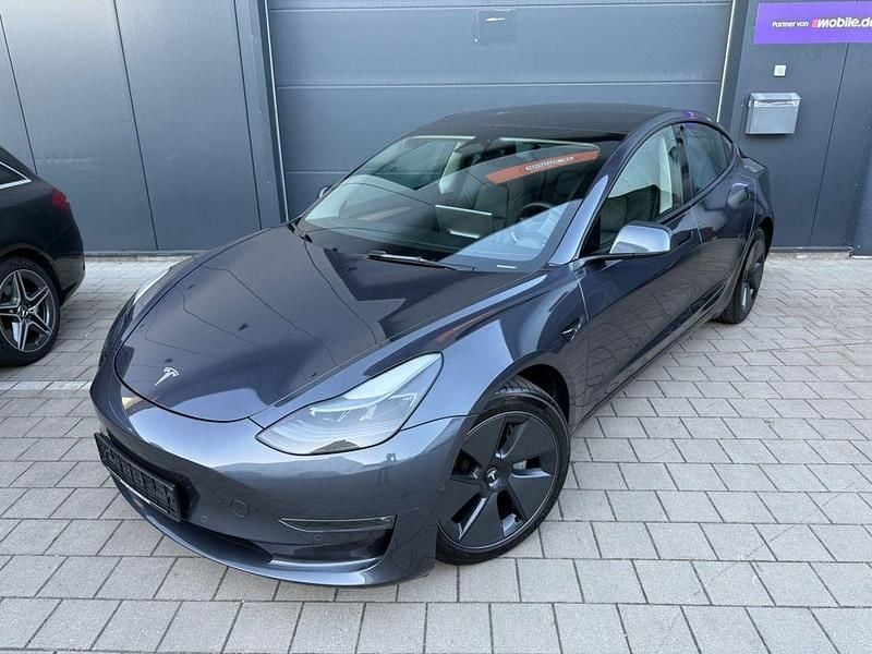 Grau Gebraucht 2021 Tesla Model 3 Long Range AWD Limousine | 24.990 € (Fairer Preis) - Bild 1/4