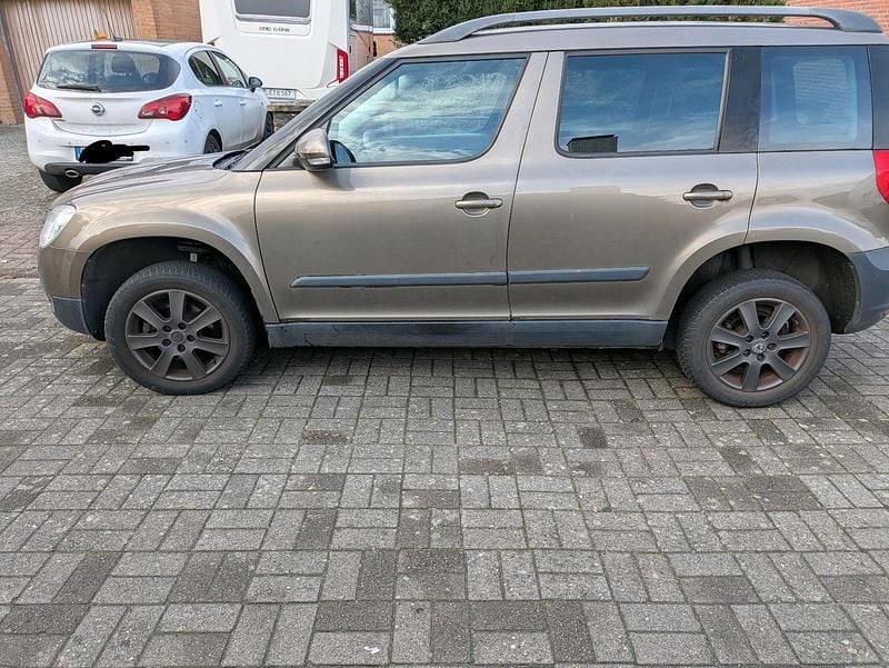Braun Gebraucht 2011 Skoda Yeti SUV | 7.650 € - Bild 1/4