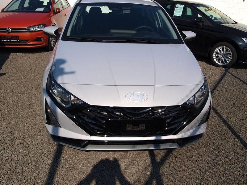 Neu Hyundai i20 90 PS (66 kW) 2026 Grau Kleinwagen