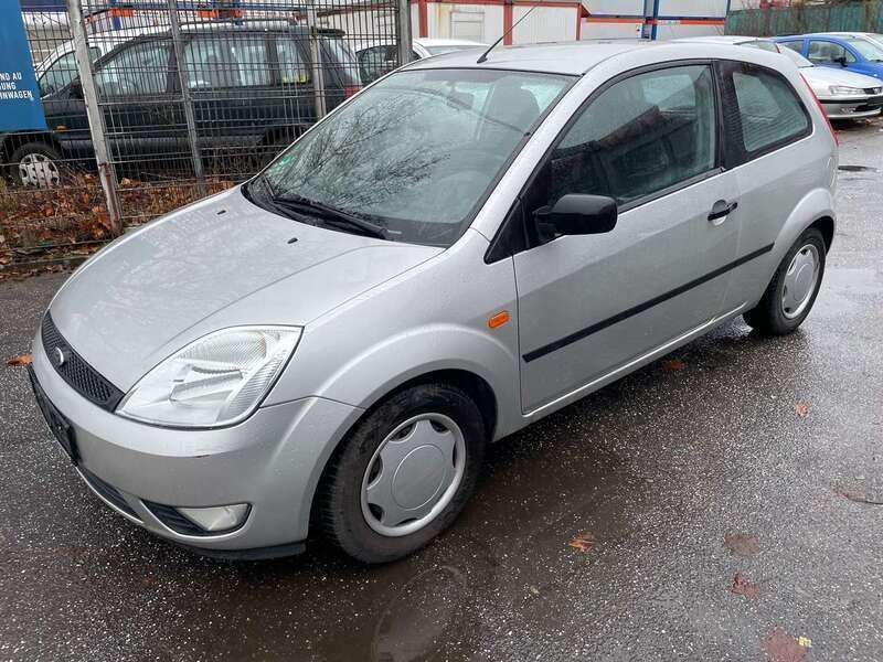 Grau Gebraucht 2004 Ford Fiesta Kleinwagen | 1.990 € (Fairer Preis) - Bild 1/4