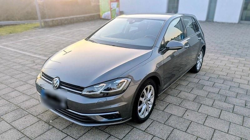 Gebraucht VW Golf VII Highline 150 PS (110 kW) 2018 Grau Limousine