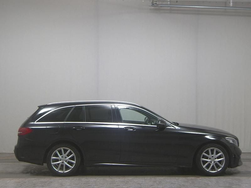Gebraucht Mercedes C220 AMG line 194 PS (142 kW) 2019 Schwarz Limousine