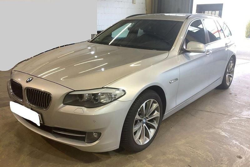 Gebraucht BMW 523 Sport Line 204 PS (150 kW) 2011 Silber Kombi