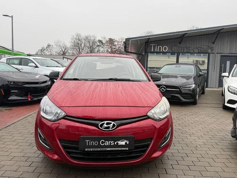Gebraucht Hyundai i20 Edition 86 PS (63 kW) 2013 Rot Limousine