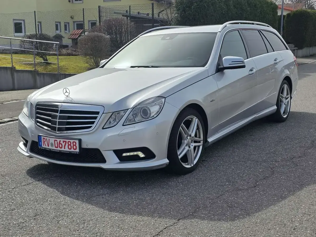 Gebraucht Mercedes E350 AMG line 231 PS (169 kW) 2010 Iridiumsilber  metalliclack Kombi