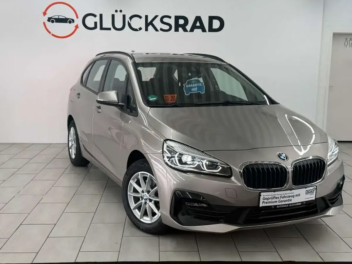 Gebraucht BMW 216 Advantage 109 PS (80 kW) 2021 Kaschmirsilber metallic Coupé