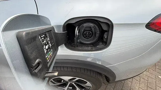 Gebraucht Mercedes GLC300e 313 PS (230 kW) 2024 Silber SUV