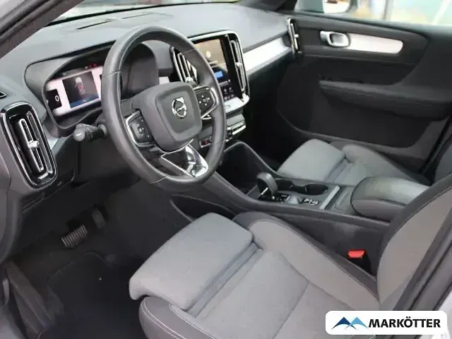 Gebraucht Volvo XC40 Core 163 PS (119 kW) 2023 Vapour grey / metallic SUV
