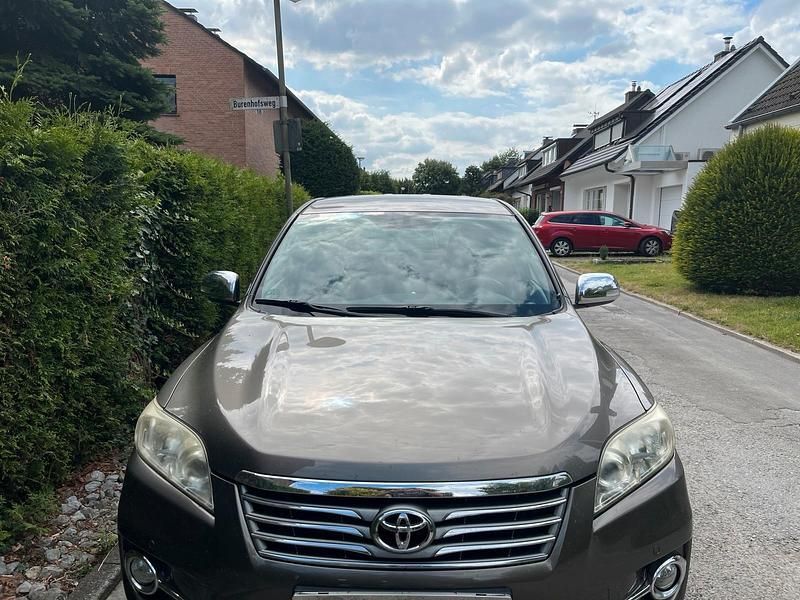 Braun Gebraucht 2010 Toyota RAV4 SUV | 6.500 € (Guter Preis) - Bild 1/4