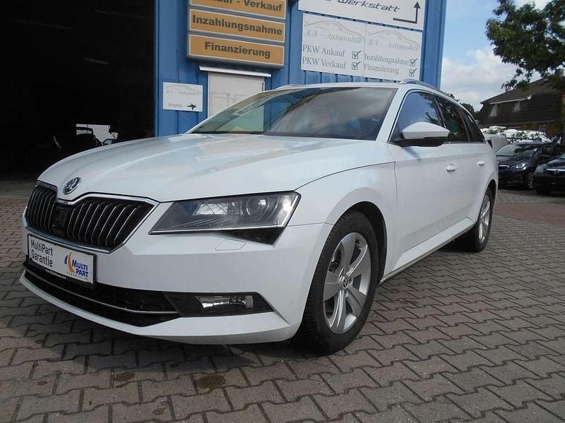 Weiß Gebraucht 2019 Skoda Superb Style Kombi | 19.999 € (Superpreis) - Bild 1/4