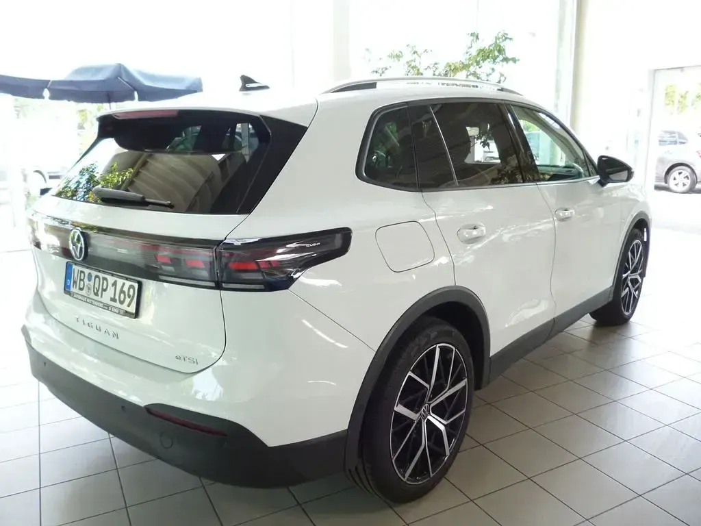 Gebraucht VW Tiguan Life 150 PS (110 kW) 2024 Weiß SUV