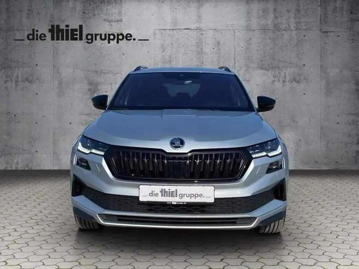 Gebraucht Skoda Karoq SportLine 150 PS (110 kW) 2023 Brilliantsilber metallic SUV