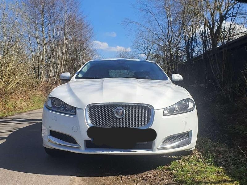 Weiß Gebraucht 2015 Jaguar XF Limousine | 13.750 € (Fairer Preis) - Bild 1/4