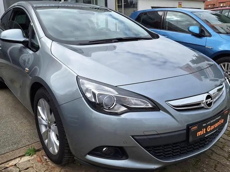 Silbersee/perl silber (m2) Gebraucht 2013 Opel Astra GTC Innovation Coupé | 7.990 € (Fairer Preis) - Bild 1/4