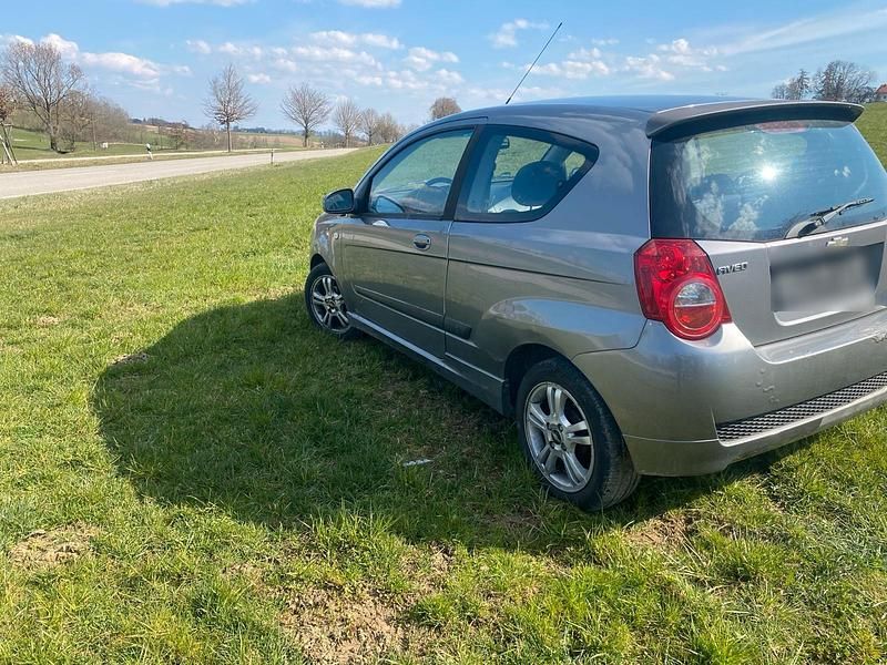 Gebraucht Chevrolet Aveo 100 PS (73 kW) 2008 Grau Kleinwagen