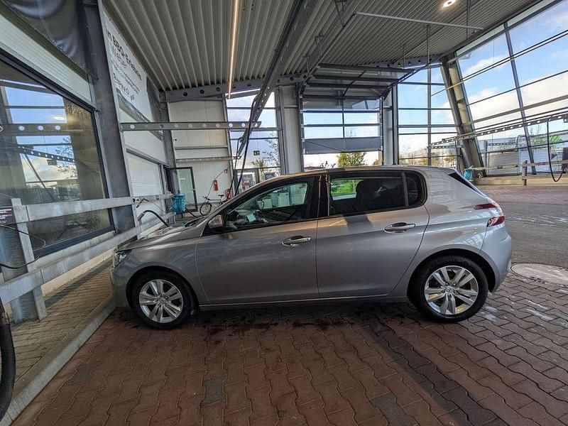 Gebraucht Peugeot 308 Active 120 PS (88 kW) 2015 Limousine