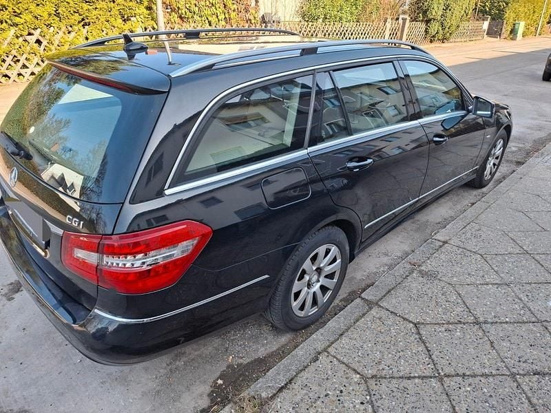 Gebraucht Mercedes E250 204 PS (150 kW) 2011 Schwarz Kombi