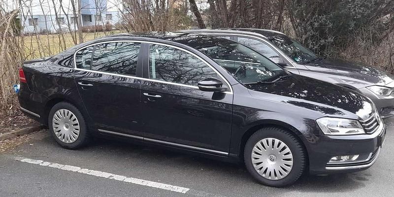 Schwarz Gebraucht 2011 VW Passat Comfortline Limousine | 5.600 € (Superpreis) - Bild 1/4