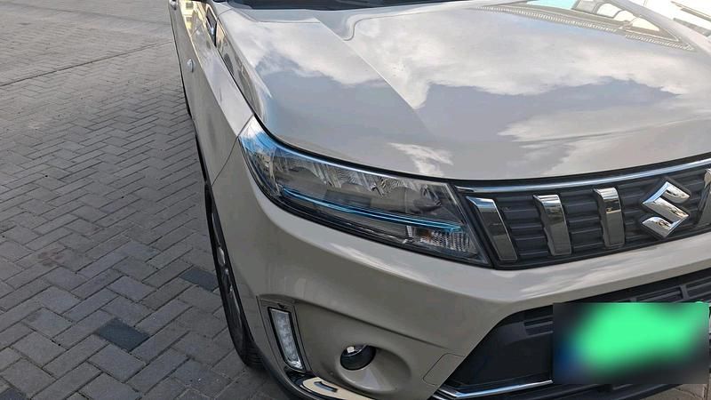 Gebraucht Suzuki Vitara 125 PS (91 kW) 2021 Beige SUV