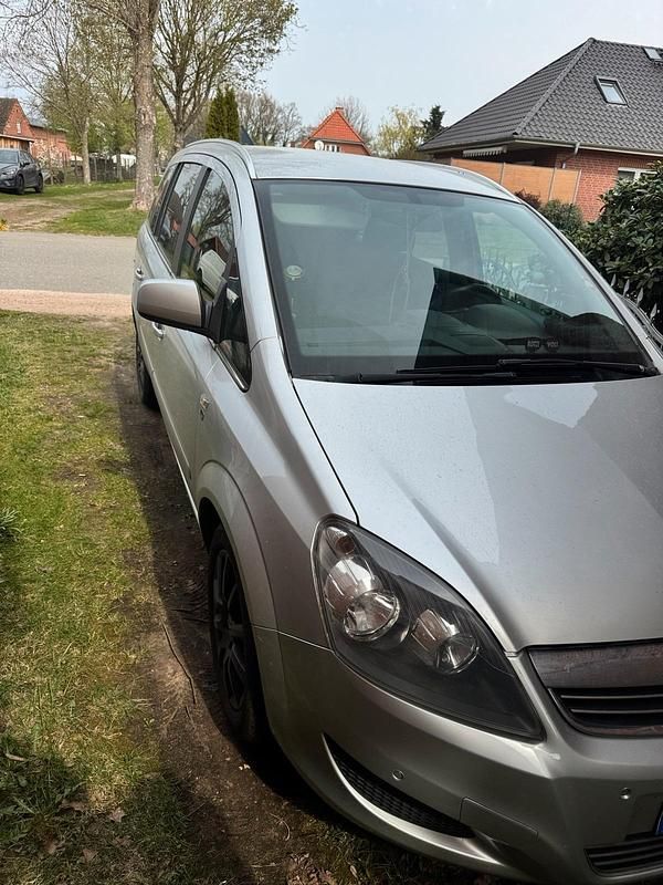 Gebraucht Opel Zafira 140 PS (102 kW) 2010 Silber Van / Kleinbus