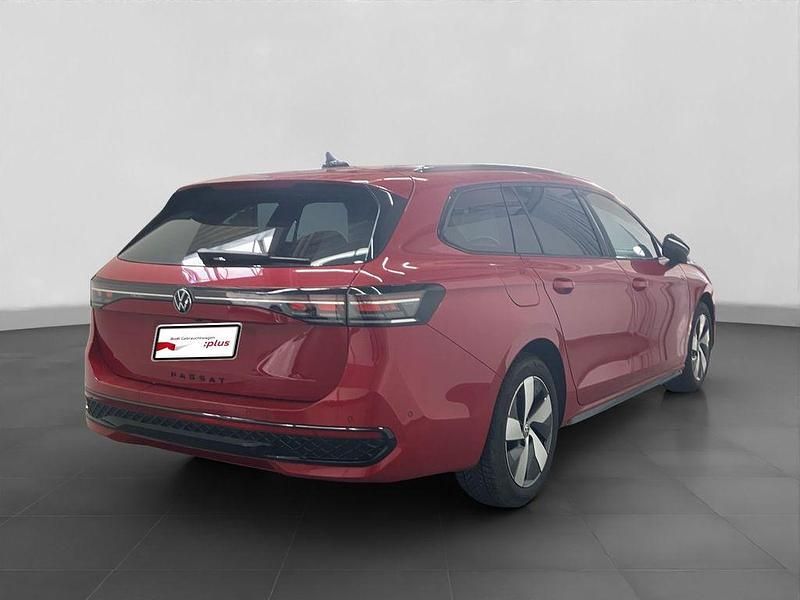 Gebraucht VW Passat Style 272 PS (200 kW) 2025 Rot Kombi