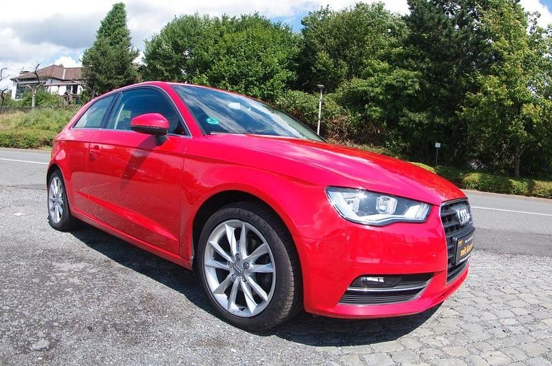 Rot Gebraucht 2013 Audi A3 Attraction Limousine | 8.499 € (Superpreis) - Bild 1/4