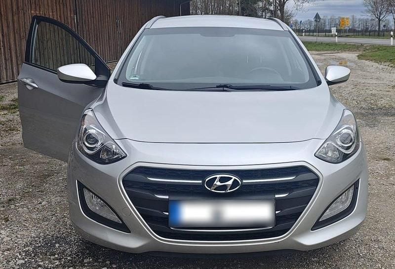 Gebraucht Hyundai i30 110 PS (80 kW) 2016 Silber Kombi