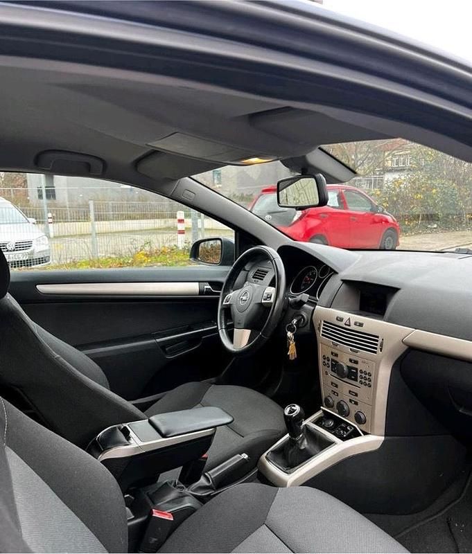 Gebraucht Opel Astra 106 PS (77 kW) 2007 Blau Coupé