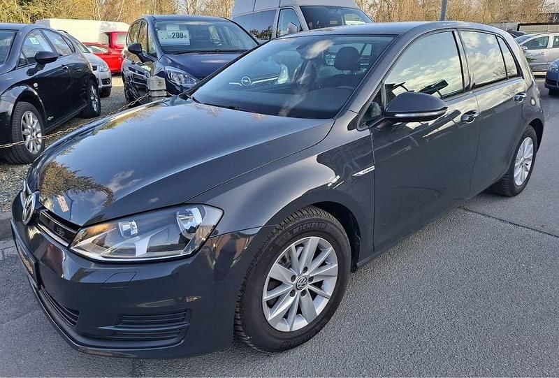 Gebraucht VW Golf VII Trendline 110 PS (80 kW) 2015 Grau Limousine