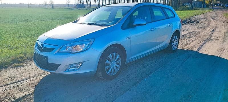 Second-hand Opel Astra 140 CP (102 kW) 2011 Argintiu Break