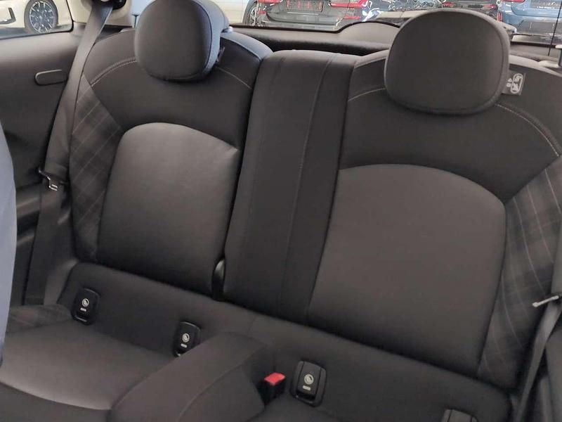 Gebraucht Mini Cooper 136 PS (100 kW) 2016 Volcanic orange Kleinwagen