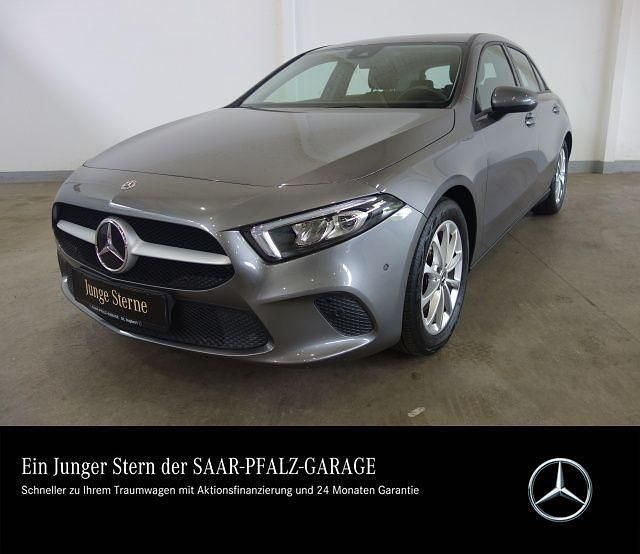 Grau Gebraucht 2019 Mercedes A200 Limousine | 24.450 € (Fairer Preis) - Bild 1/4