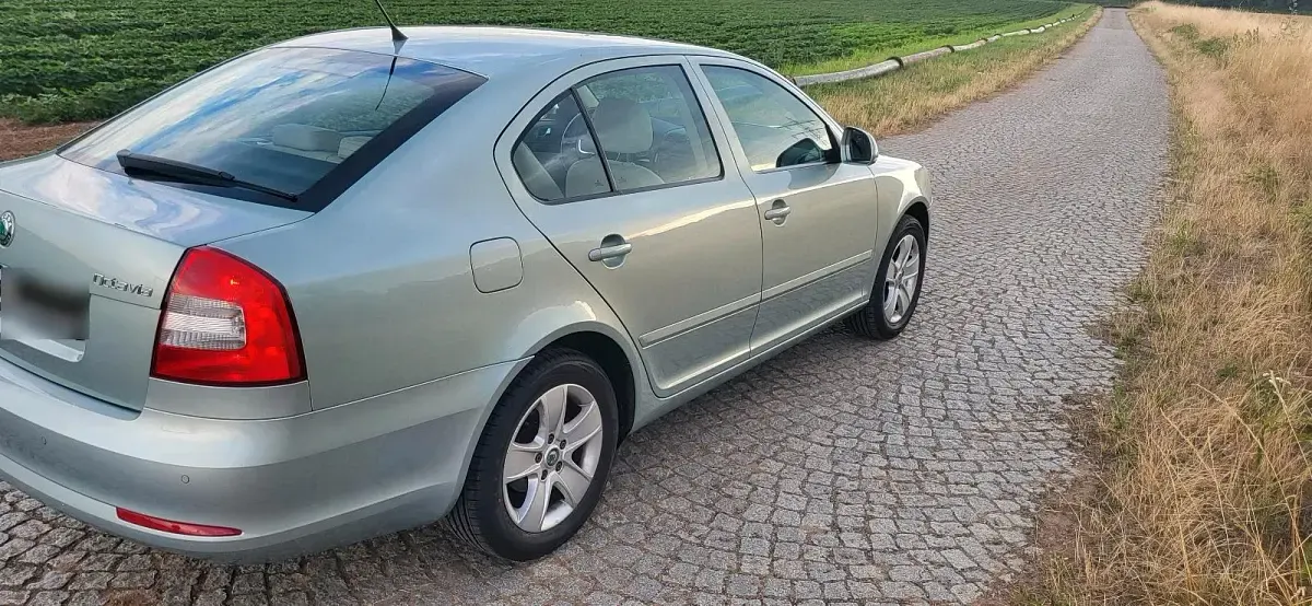 Gebraucht Skoda Octavia Elegance 104 PS (76 kW) 2012 Silber Limousine