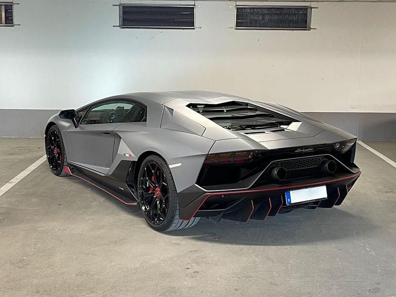 Usata Lamborghini Aventador 780 CV (573 kW) 2022 Grigio Coupé