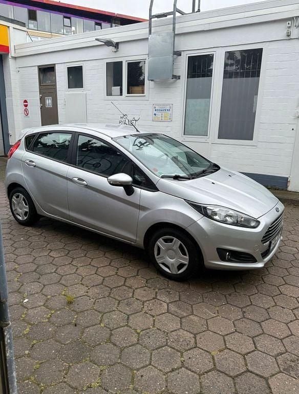 Gebraucht Ford Fiesta Trend 82 PS (60 kW) 2015 Silber Kleinwagen